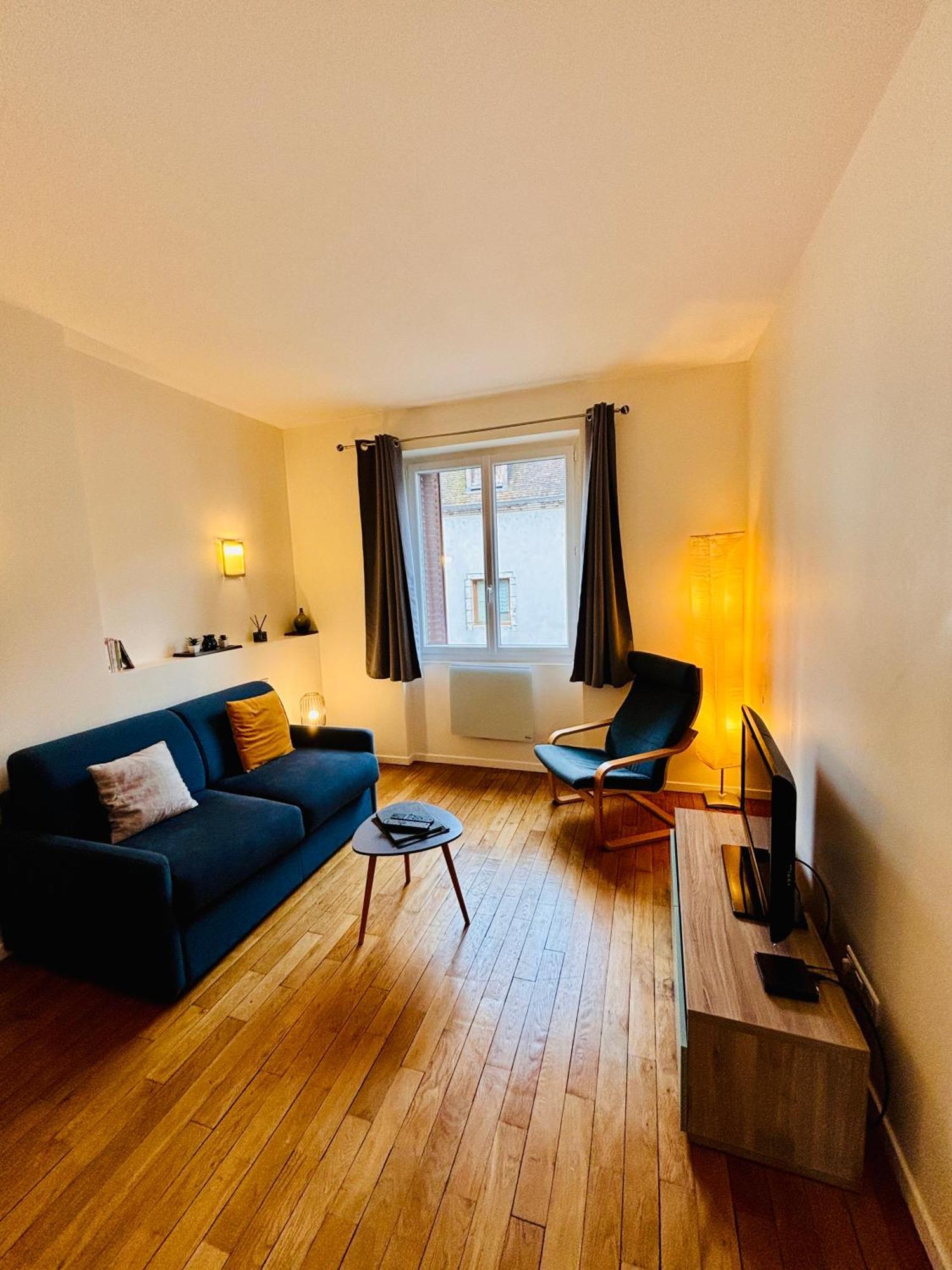 Le Jeanne D'arc - Meubles Apartment