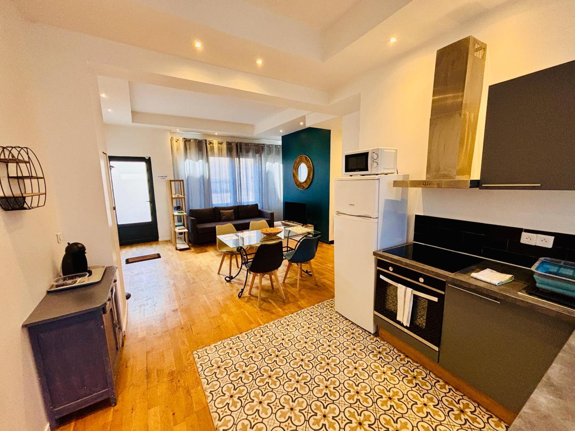 Le Jeanne D'arc - Meubles Apartment