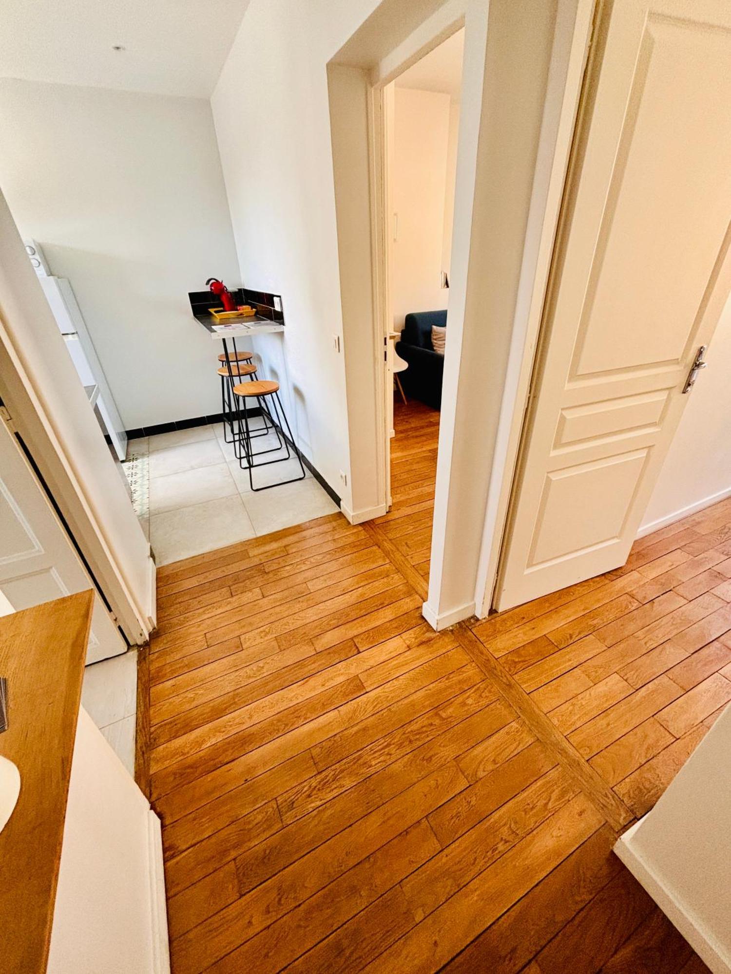 Le Jeanne D'arc - Meubles Apartment
