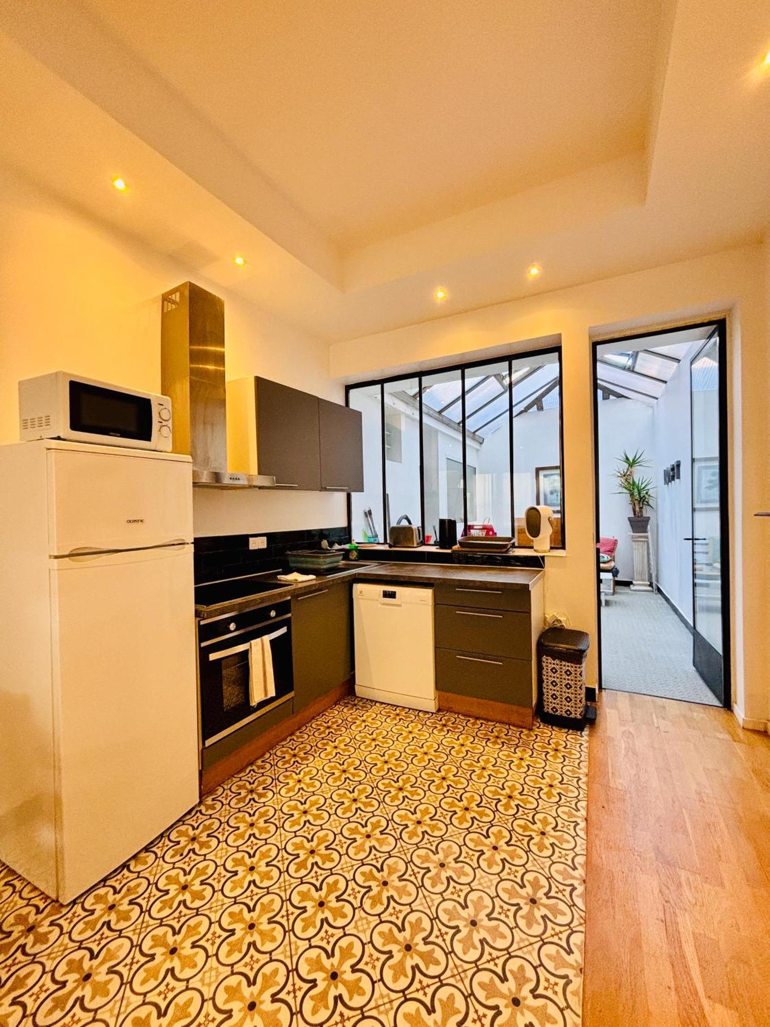 Le Jeanne D'arc - Meubles Apartment